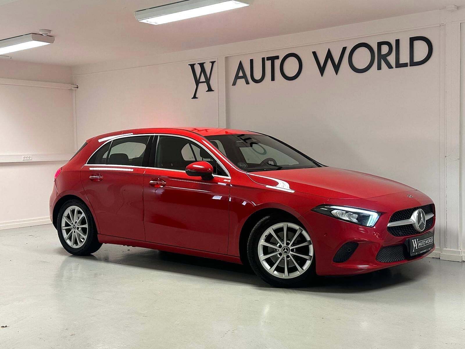 Rød Mercedes A200 fra 2019 set udefra
