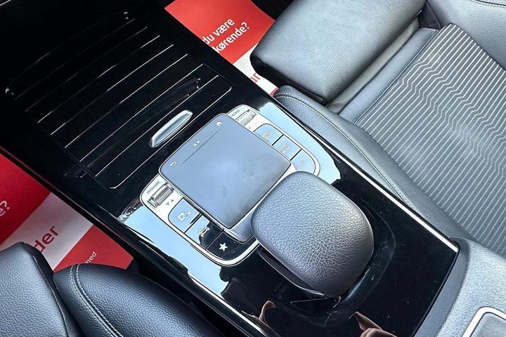 Rød Mercedes A200 fra 2019