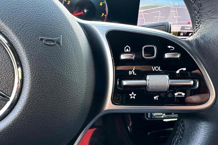 Rød Mercedes A200 fra 2019