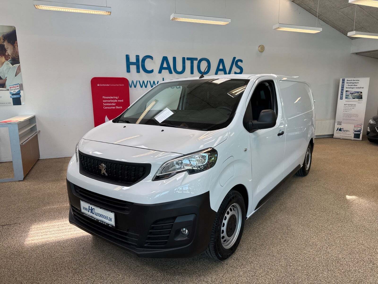 Hvid Peugeot e-Expert fra 2023