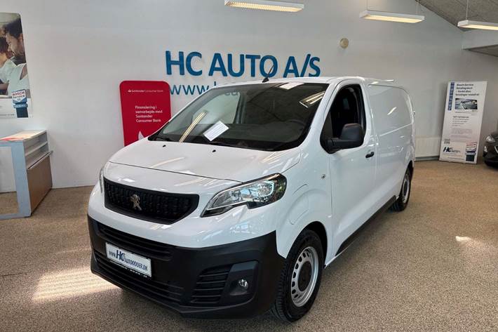 Hvid Peugeot e-Expert fra 2023 set udefra