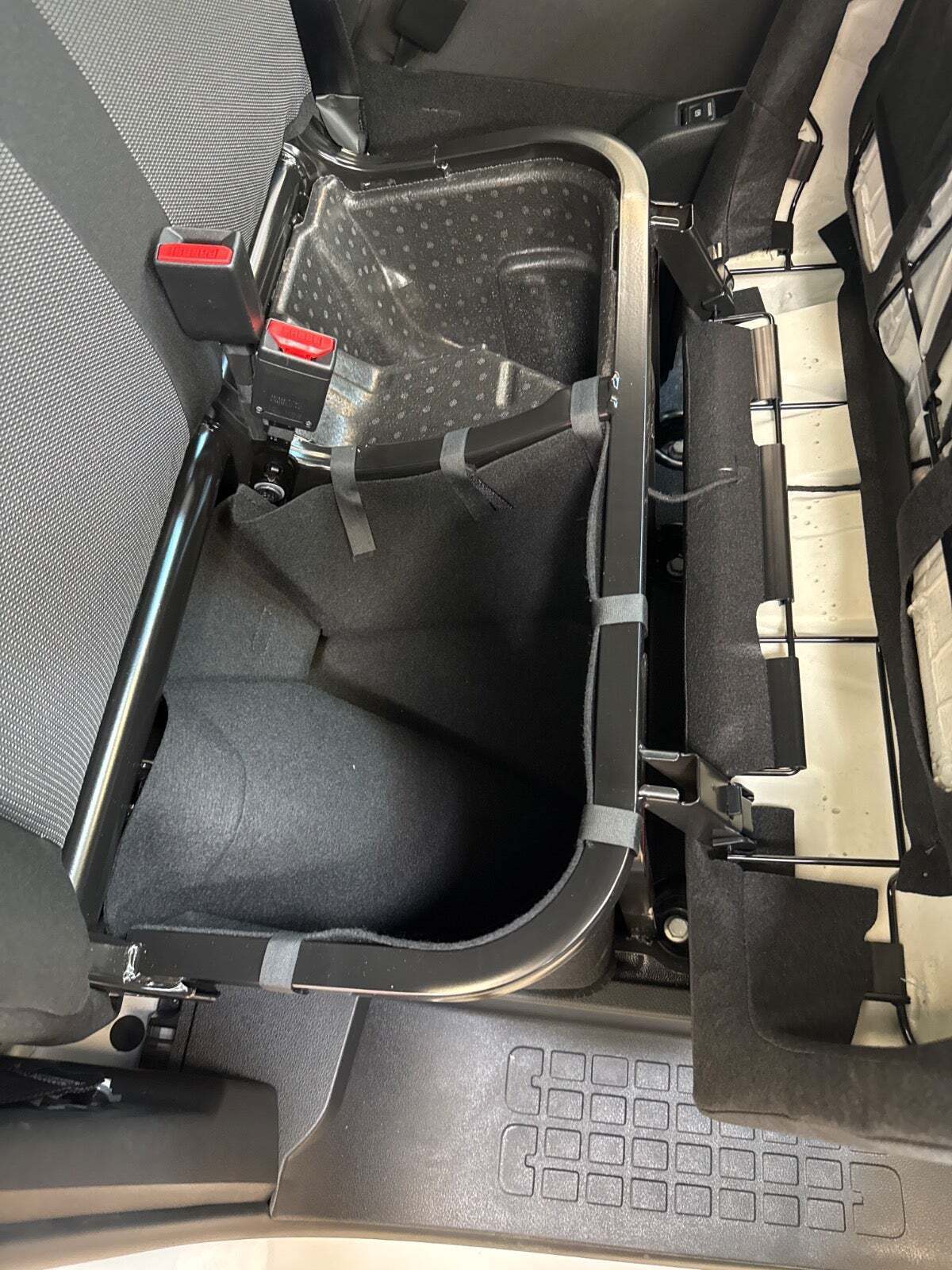 Hvid Peugeot e-Expert fra 2023