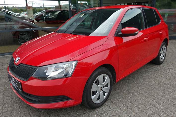 Rød Skoda Fabia fra 2018 set udefra