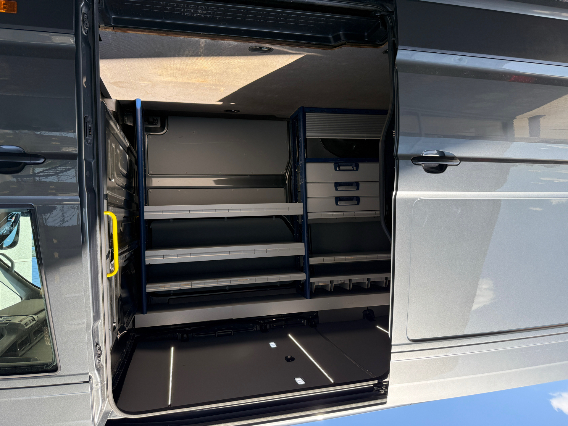 Grå VW Crafter fra 2022