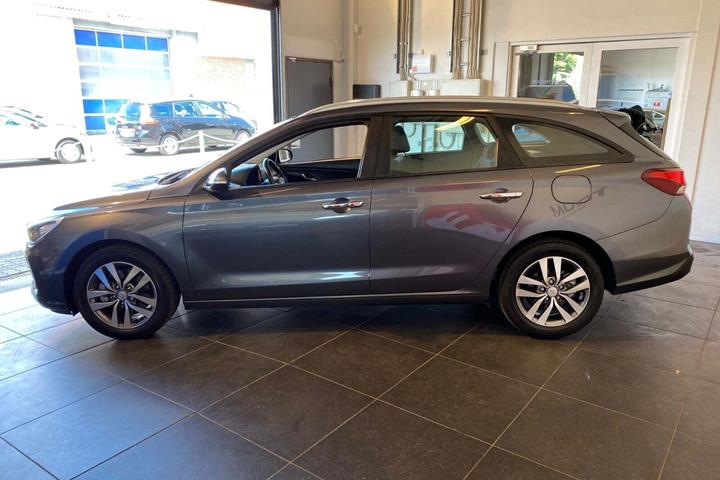 Grå Hyundai i30 fra 2017