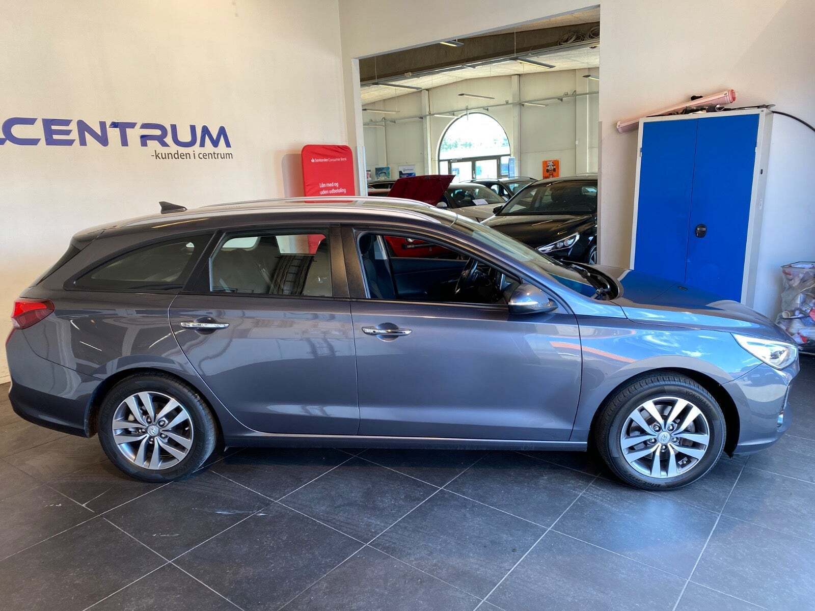 Grå Hyundai i30 fra 2017