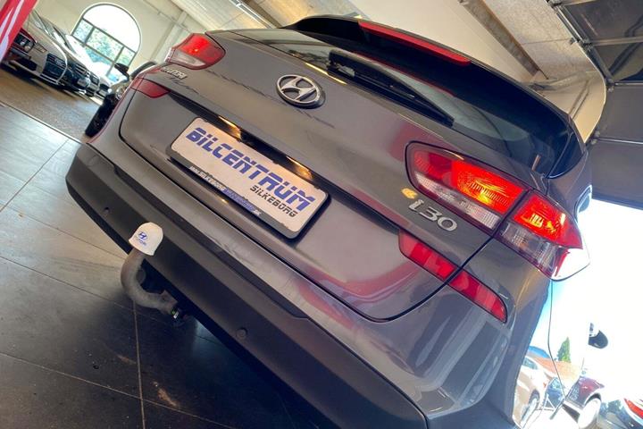 Grå Hyundai i30 fra 2017