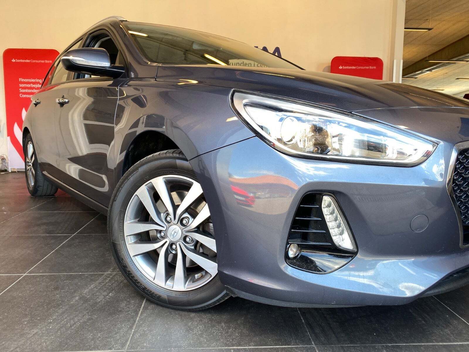 Grå Hyundai i30 fra 2017