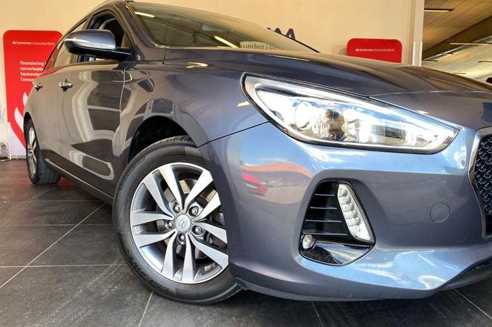 Grå Hyundai i30 fra 2017