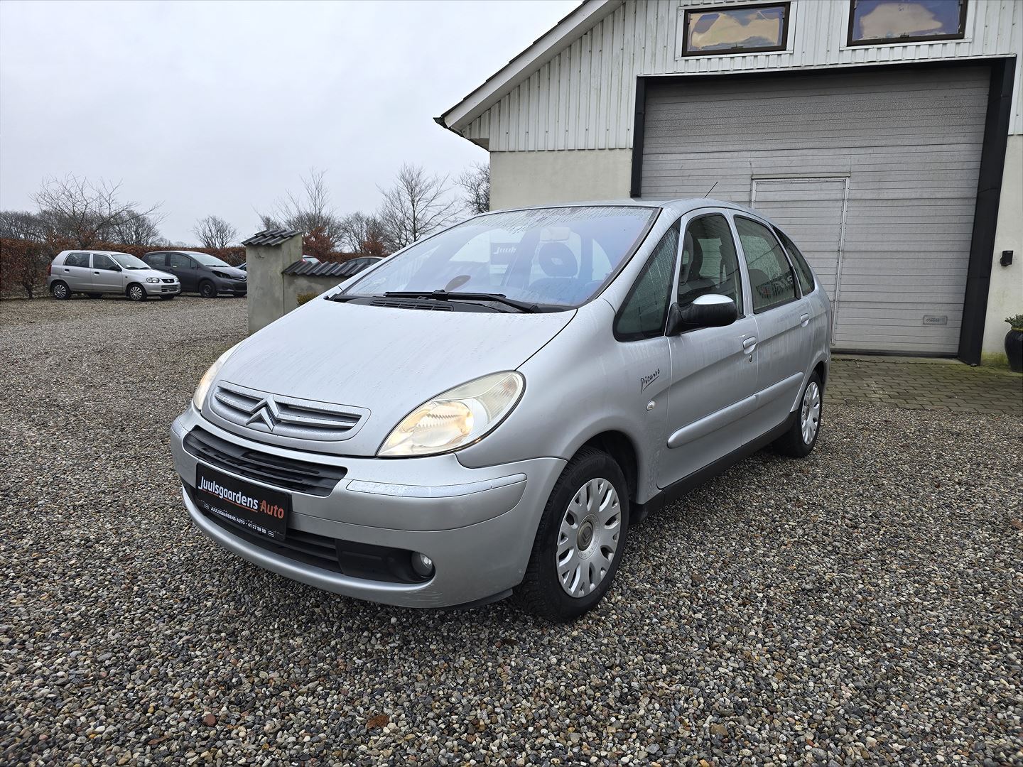 Sølv Citroën Xsara Picasso fra 2006 set udefra