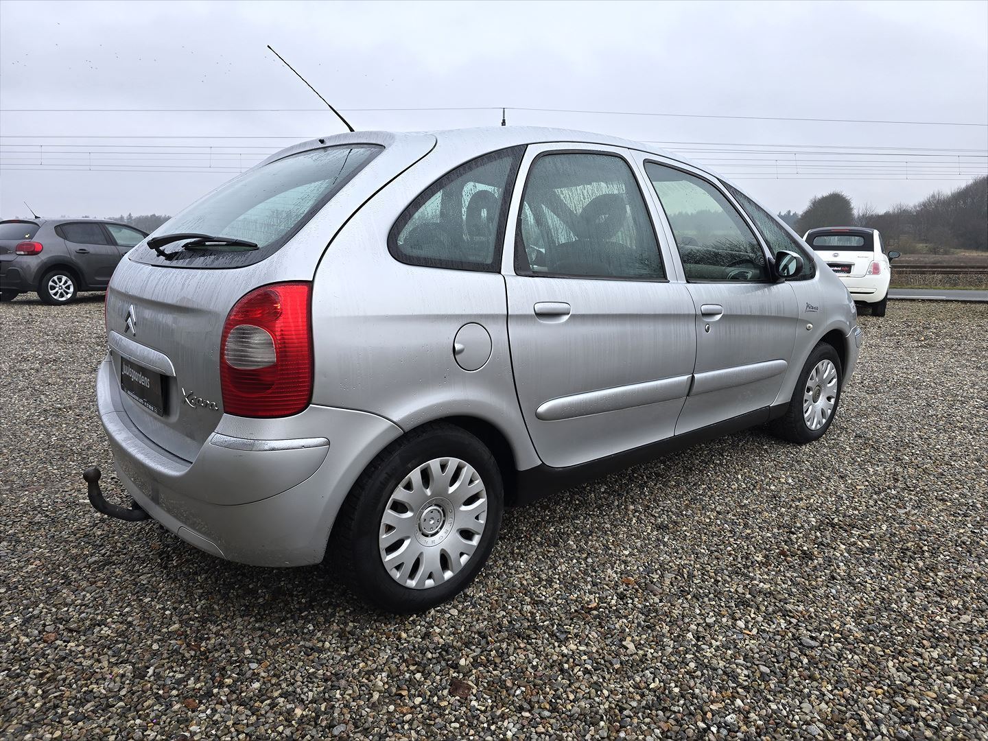 Sølv Citroën Xsara Picasso fra 2006 set udefra