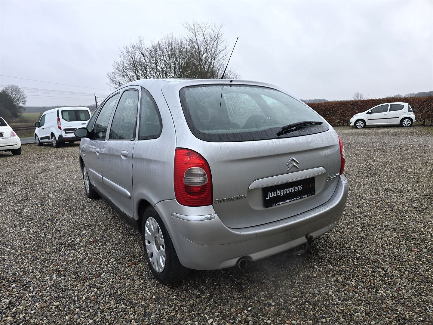 Sølv Citroën Xsara Picasso fra 2006 set udefra