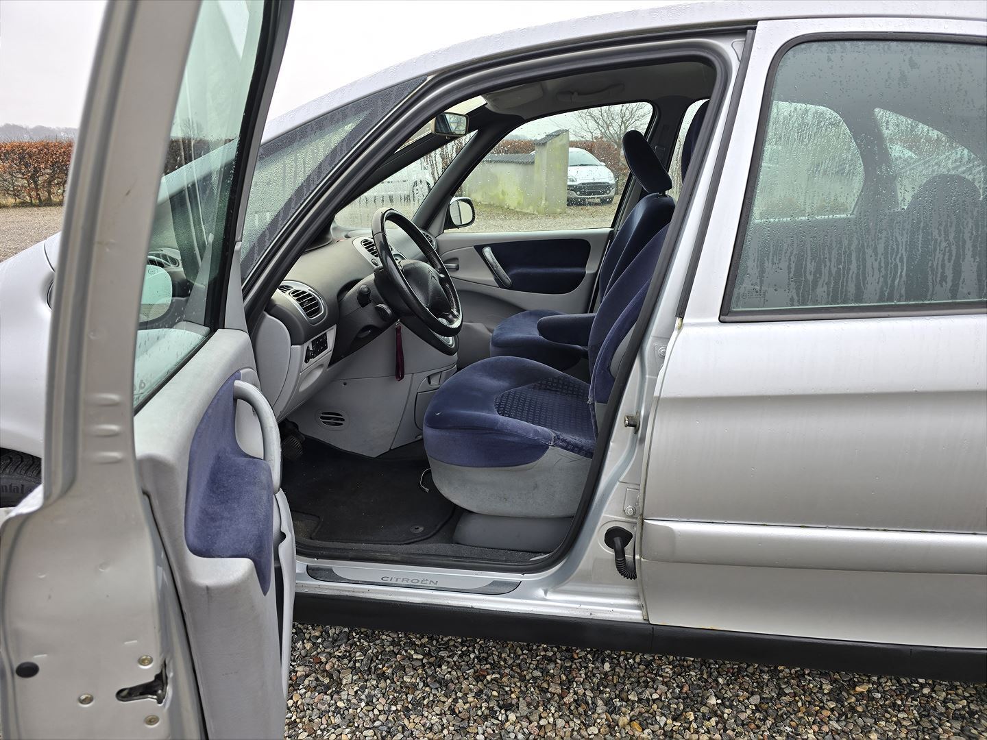 Sølv Citroën Xsara Picasso fra 2006 set indefra