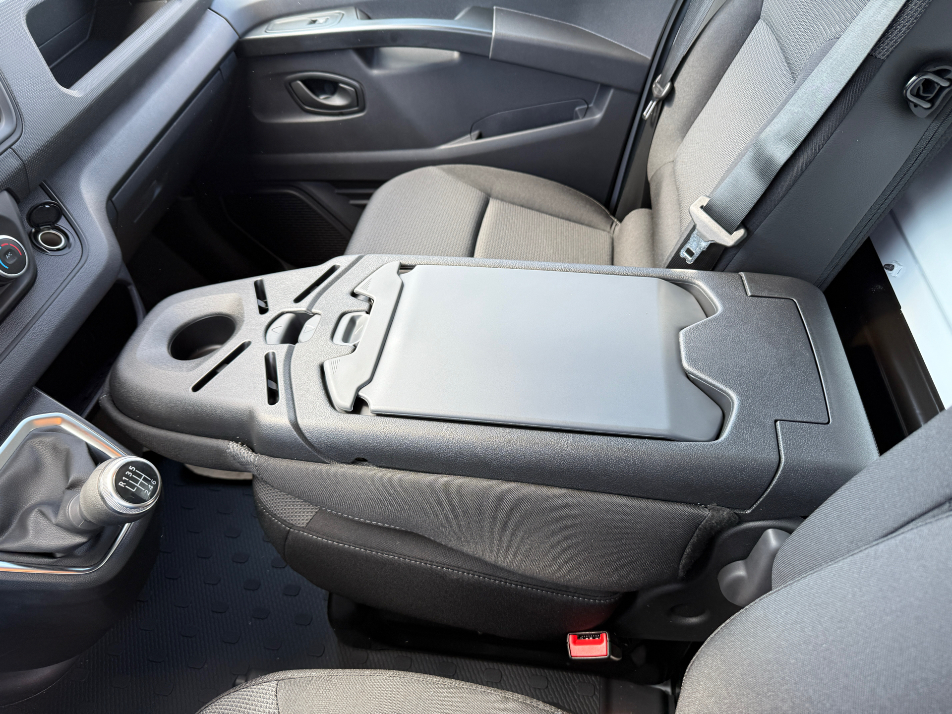 Hvid Renault Trafic fra 2025