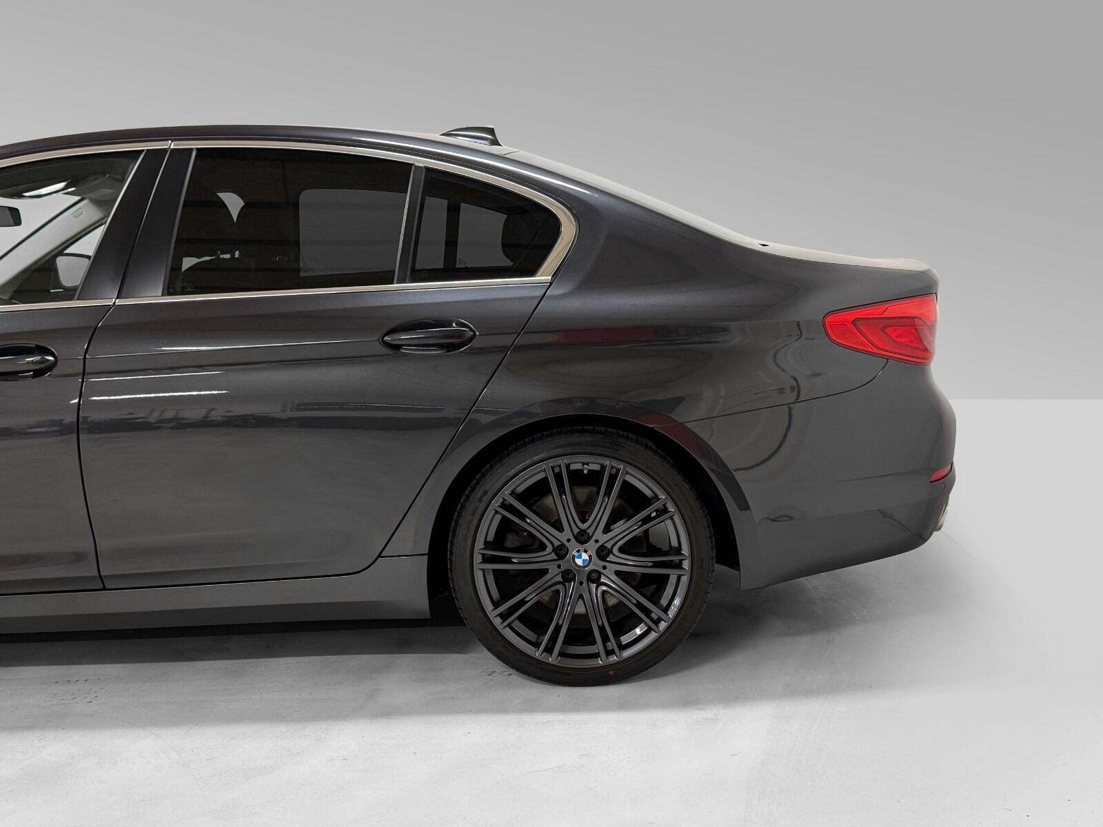 Sort BMW 530d fra 2017