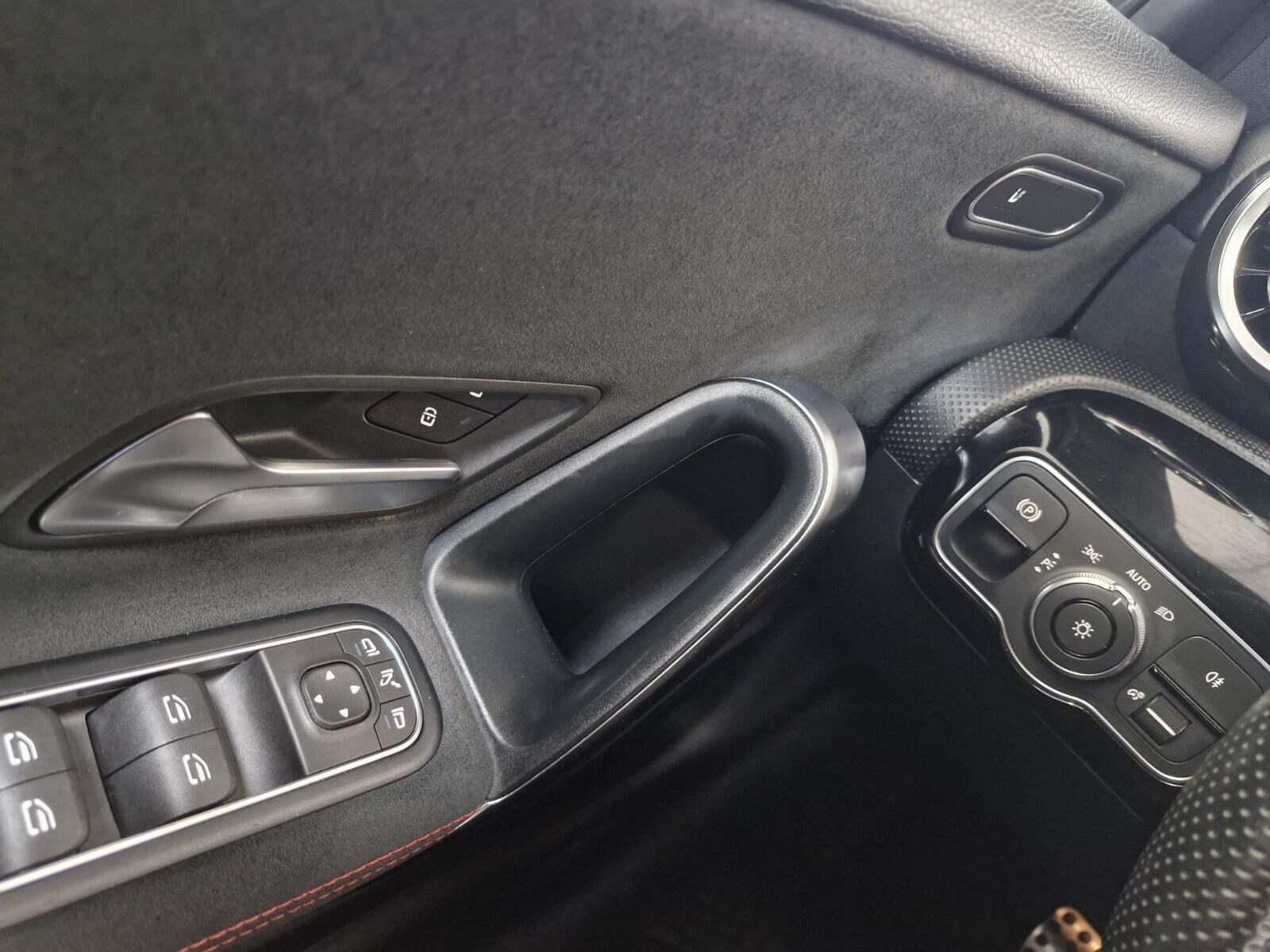 Sort Mercedes A220 fra 2019 set indefra