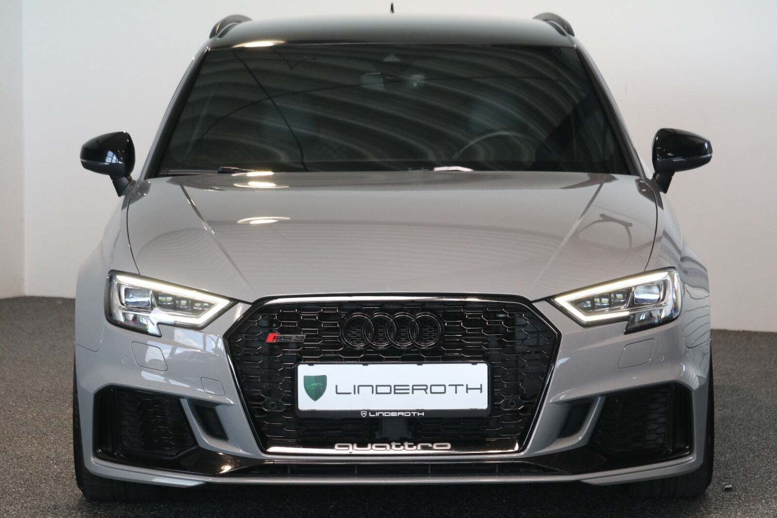 Grå Audi RS3 fra 2018