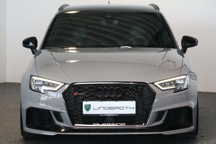Grå Audi RS3 fra 2018