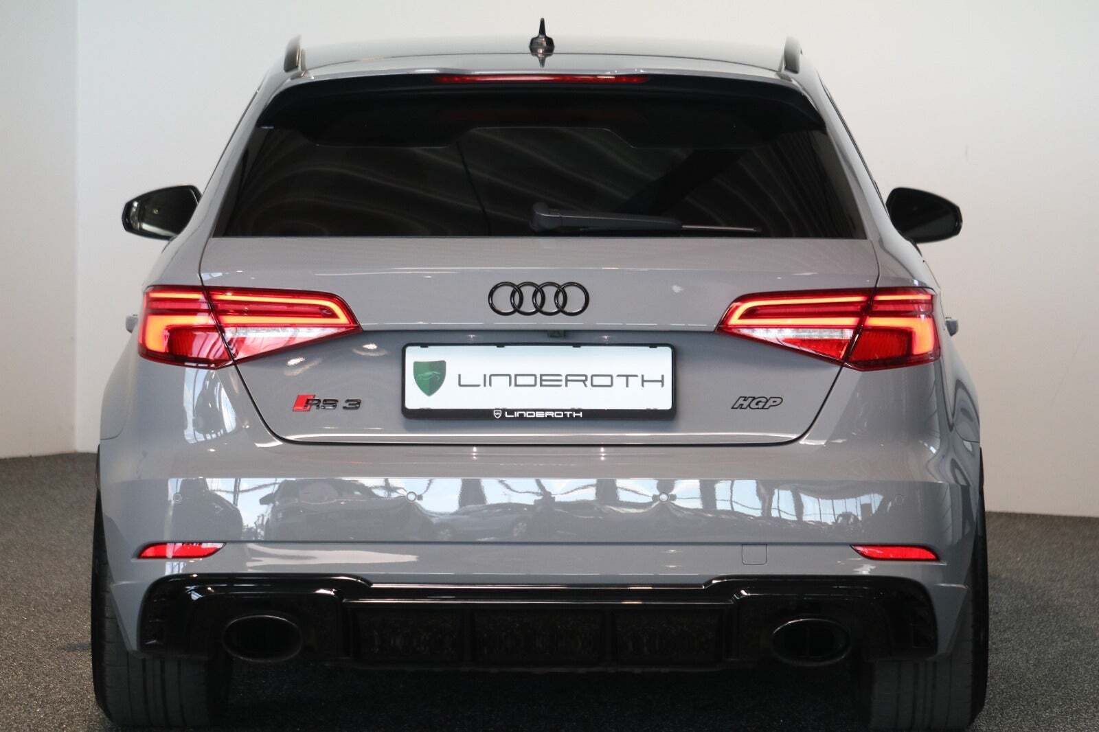 Grå Audi RS3 fra 2018
