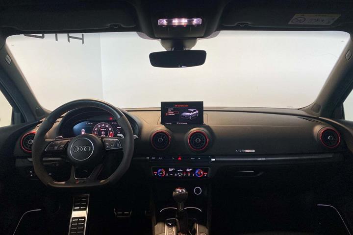 Grå Audi RS3 fra 2018