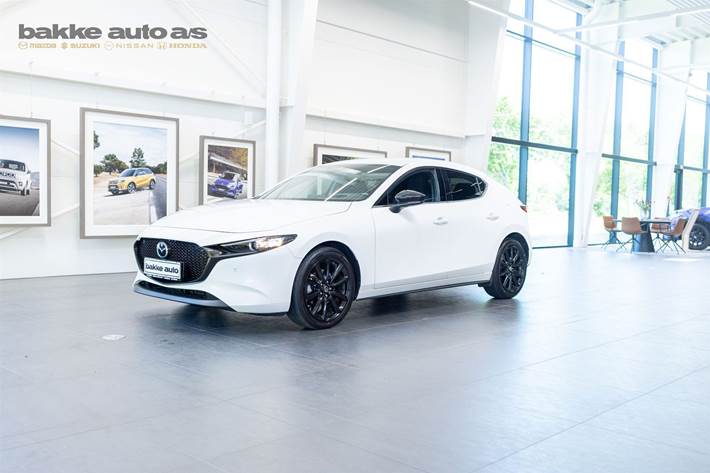 Hvid Mazda 3 fra 2023 set udefra