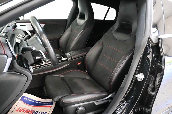 Sort Mercedes CLA250 fra 2020 set indefra