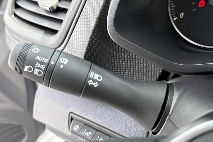 Hvid Renault Trafic fra 2025