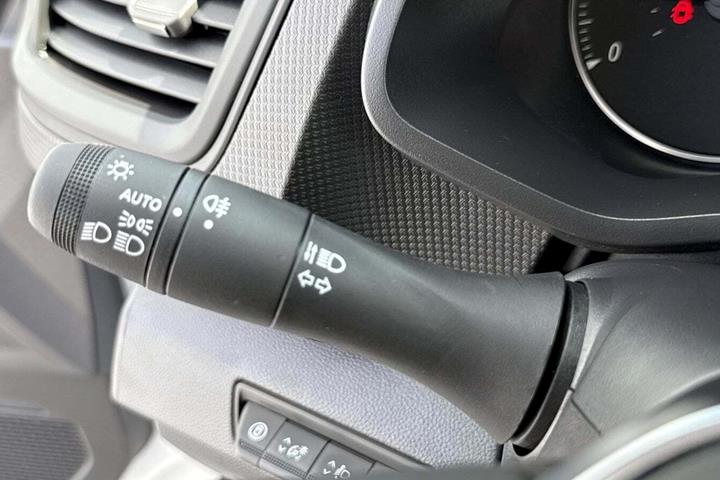 Hvid Renault Trafic fra 2025
