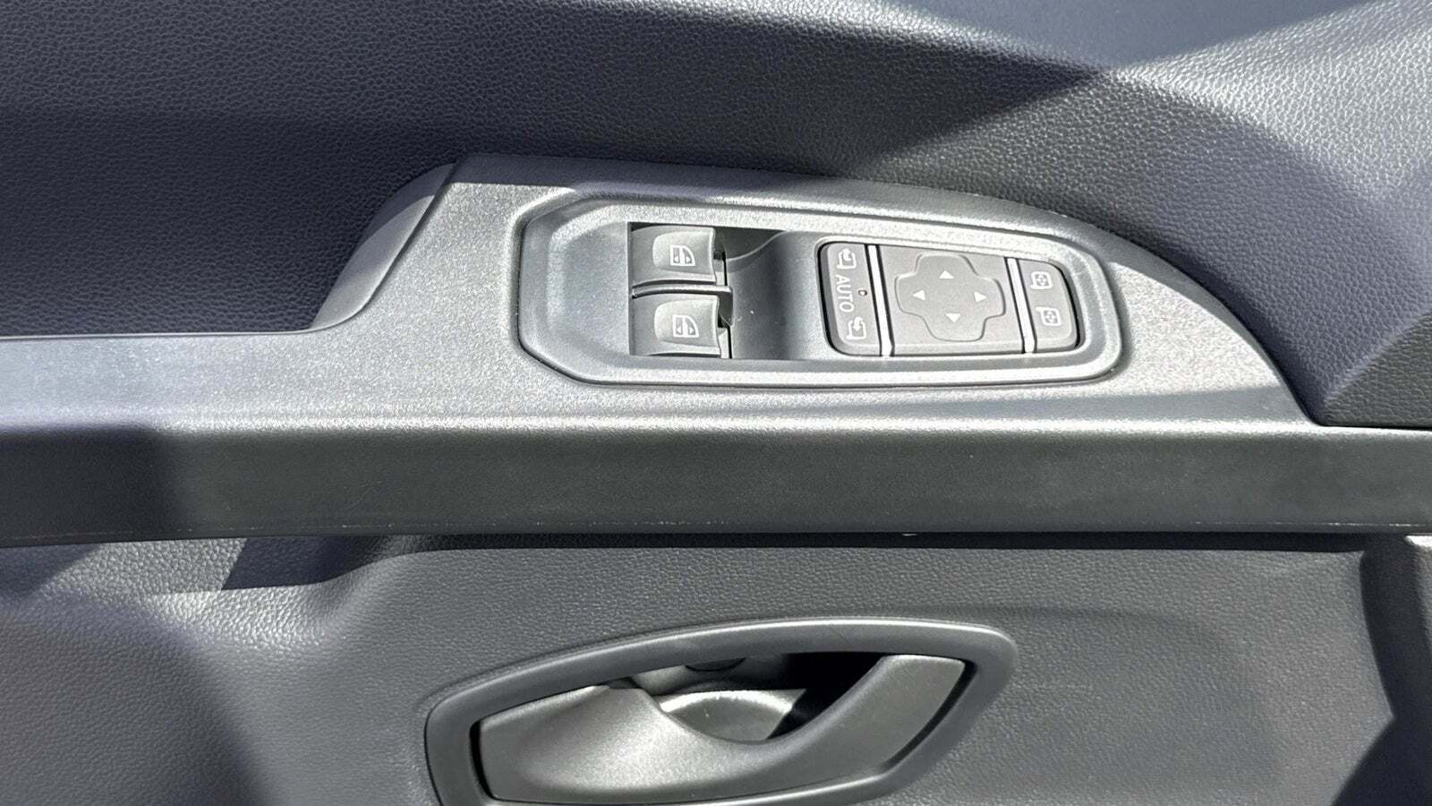 Hvid Renault Trafic fra 2025