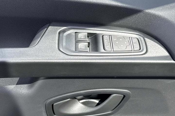 Hvid Renault Trafic fra 2025