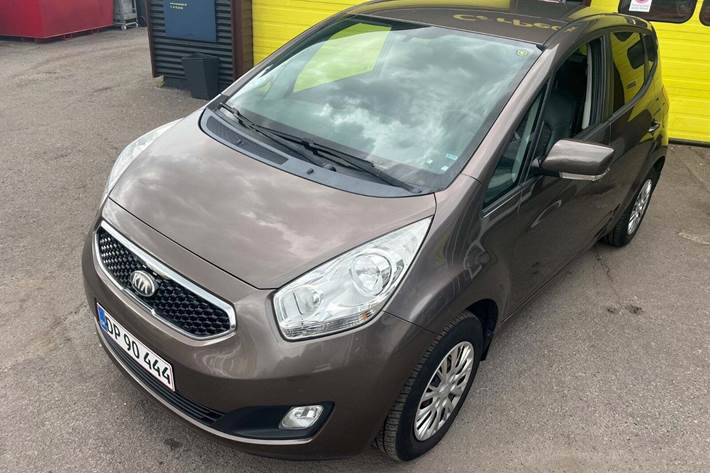 Grå Kia Venga fra 2013 set udefra