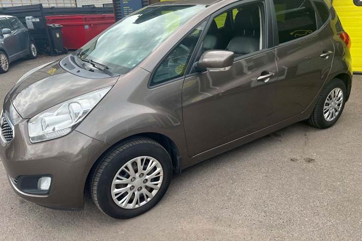 Grå Kia Venga fra 2013