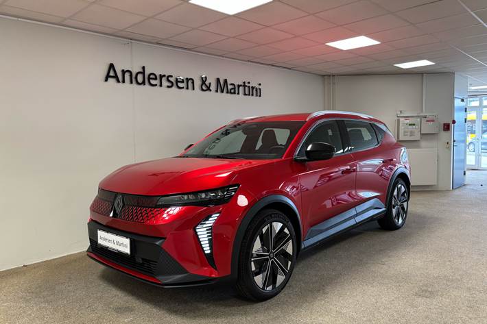 Rød Renault Scénic fra 2025 set udefra