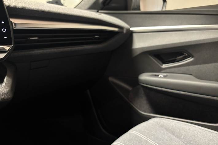 Rød Renault Scénic fra 2025