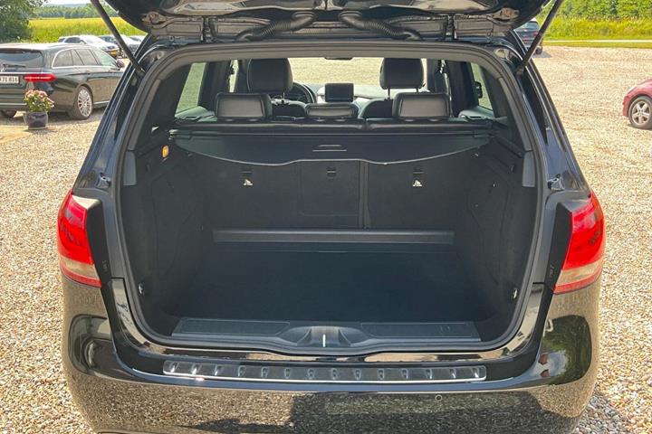 undefined Mercedes B180 d fra 2016 set indefra