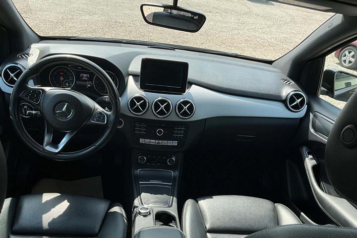undefined Mercedes B180 d fra 2016 set indefra