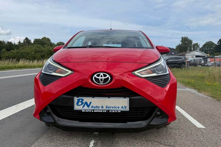 Rød Toyota Aygo fra 2018