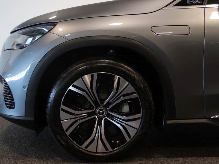 Mercedes EQE300 SUV Electric Art