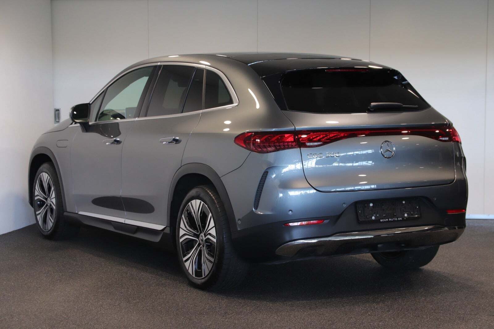 Mercedes EQE300 SUV Electric Art