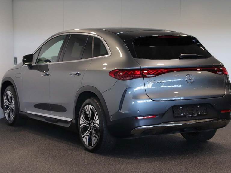 Mercedes EQE300 SUV Electric Art