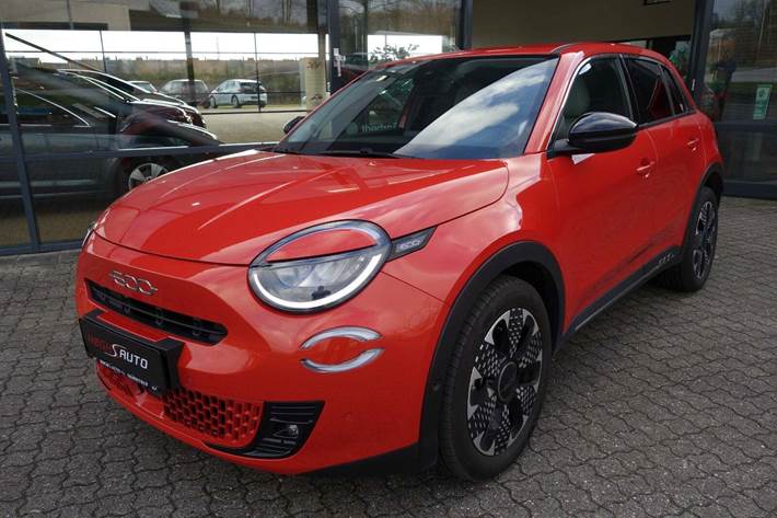 Orange Fiat 600e fra 2023 set udefra