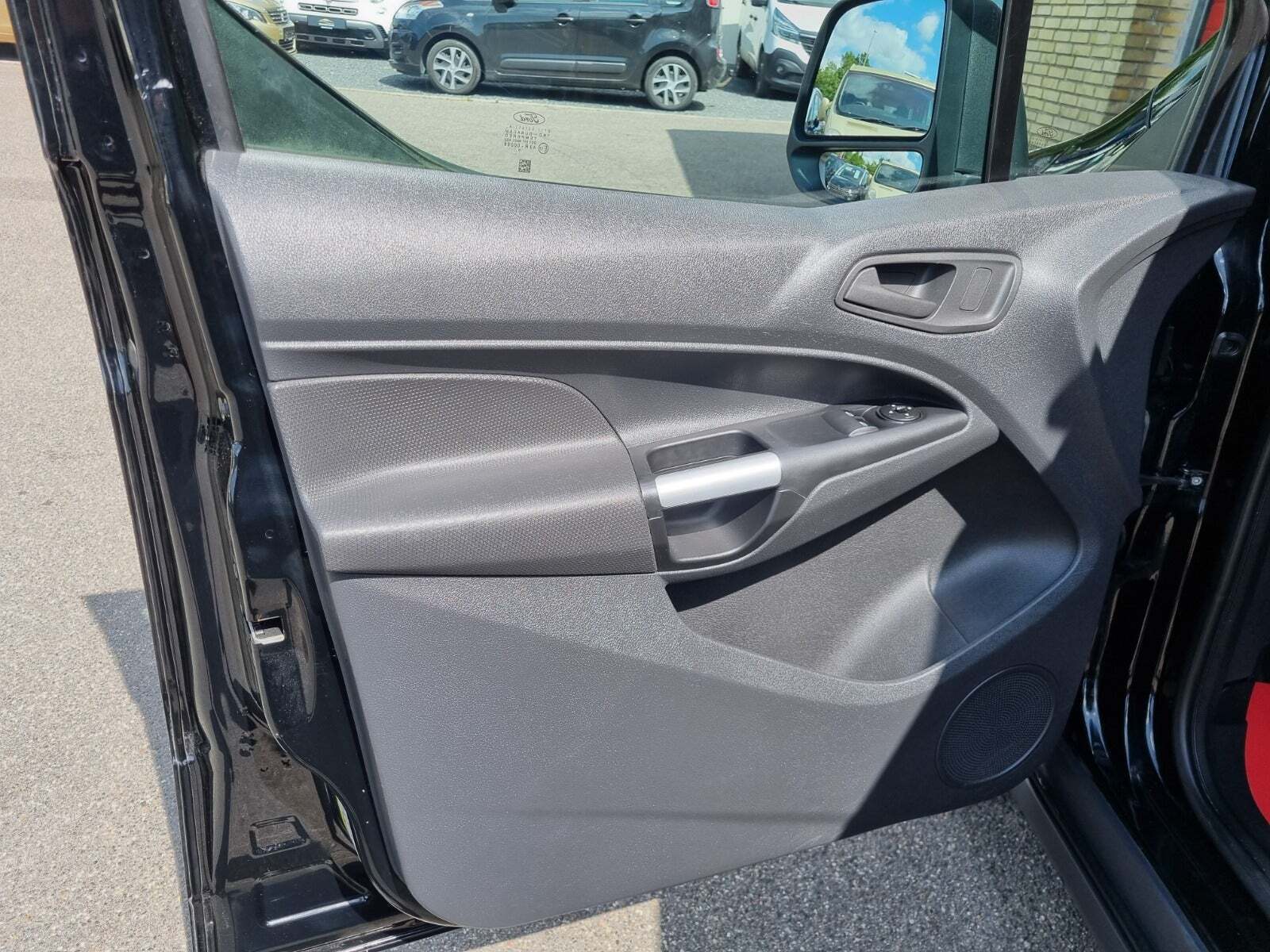 Sort Ford Transit Connect fra 2016