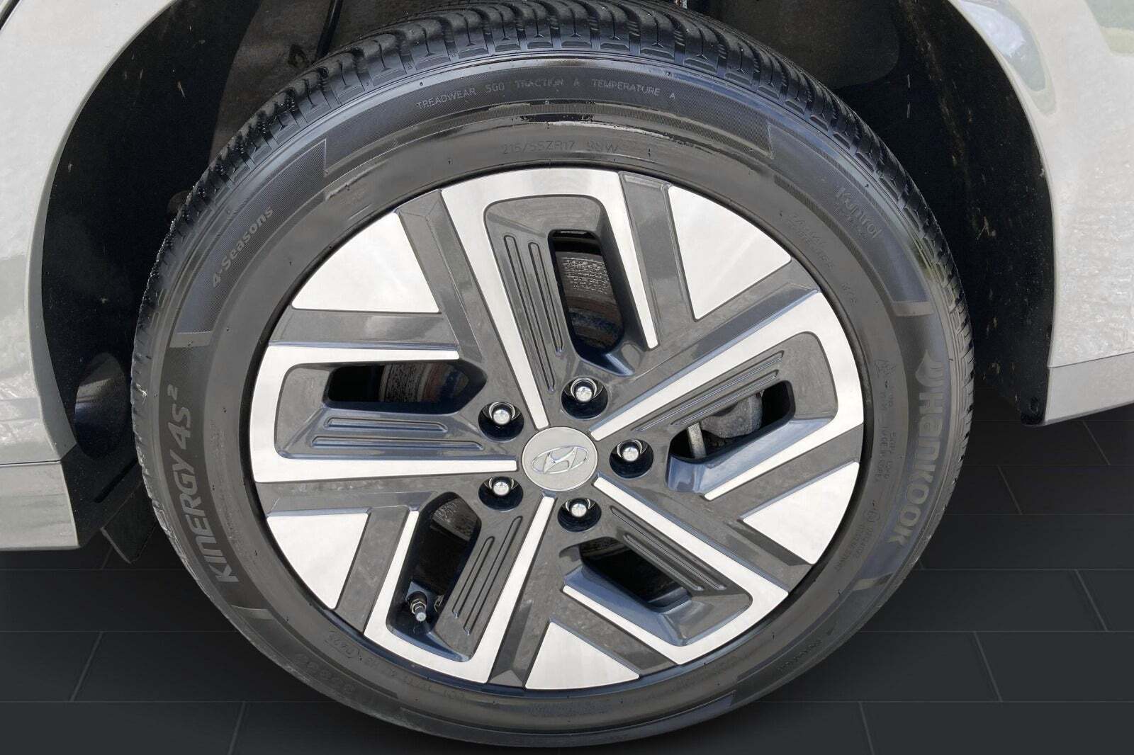 Grå Hyundai Kona fra 2020