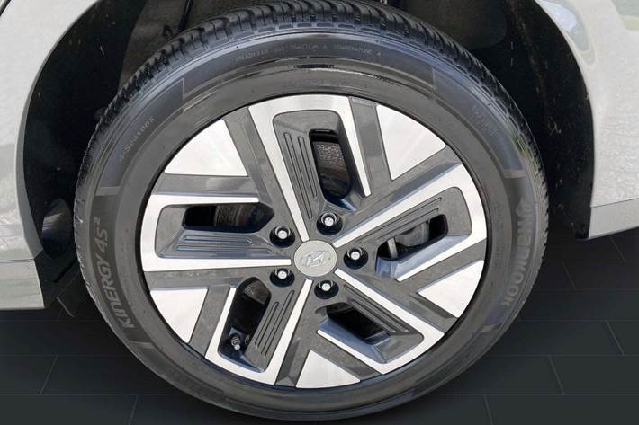 Grå Hyundai Kona fra 2020