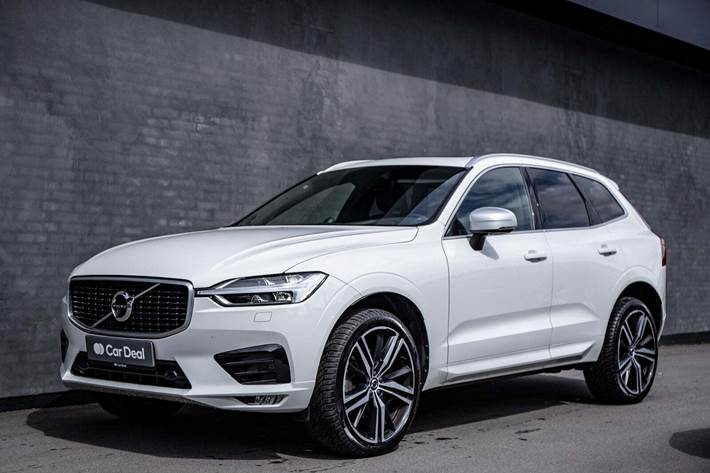 Rød Volvo XC60 fra 2018 set udefra