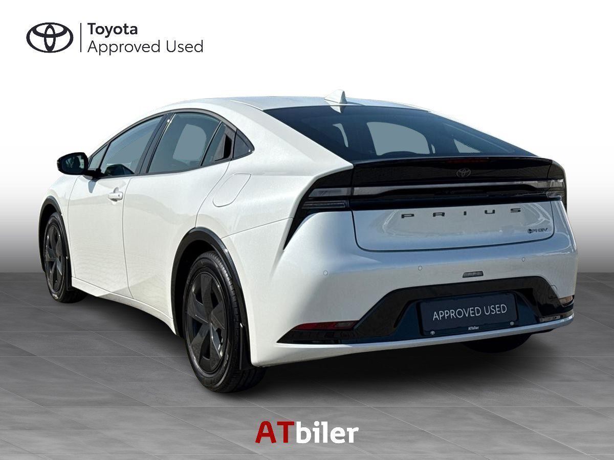 Toyota Prius Plug-in 2,0 Plugin-hybrid Elegant 223HK 5d Aut.