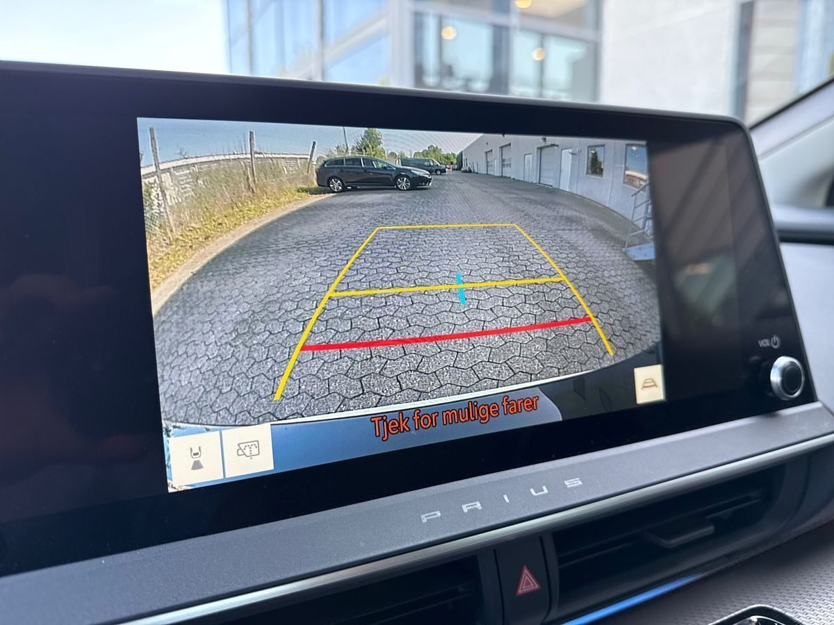 Hvid Toyota Prius Plug-in fra 2024