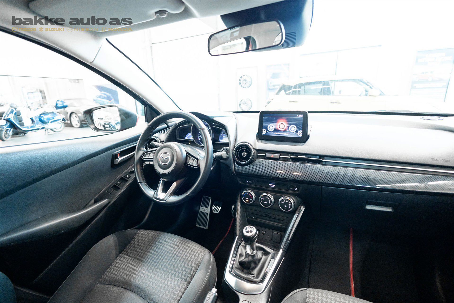 Rød Mazda 2 fra 2017