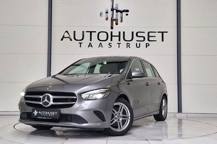 Grå Mercedes B200 fra 2020 set udefra