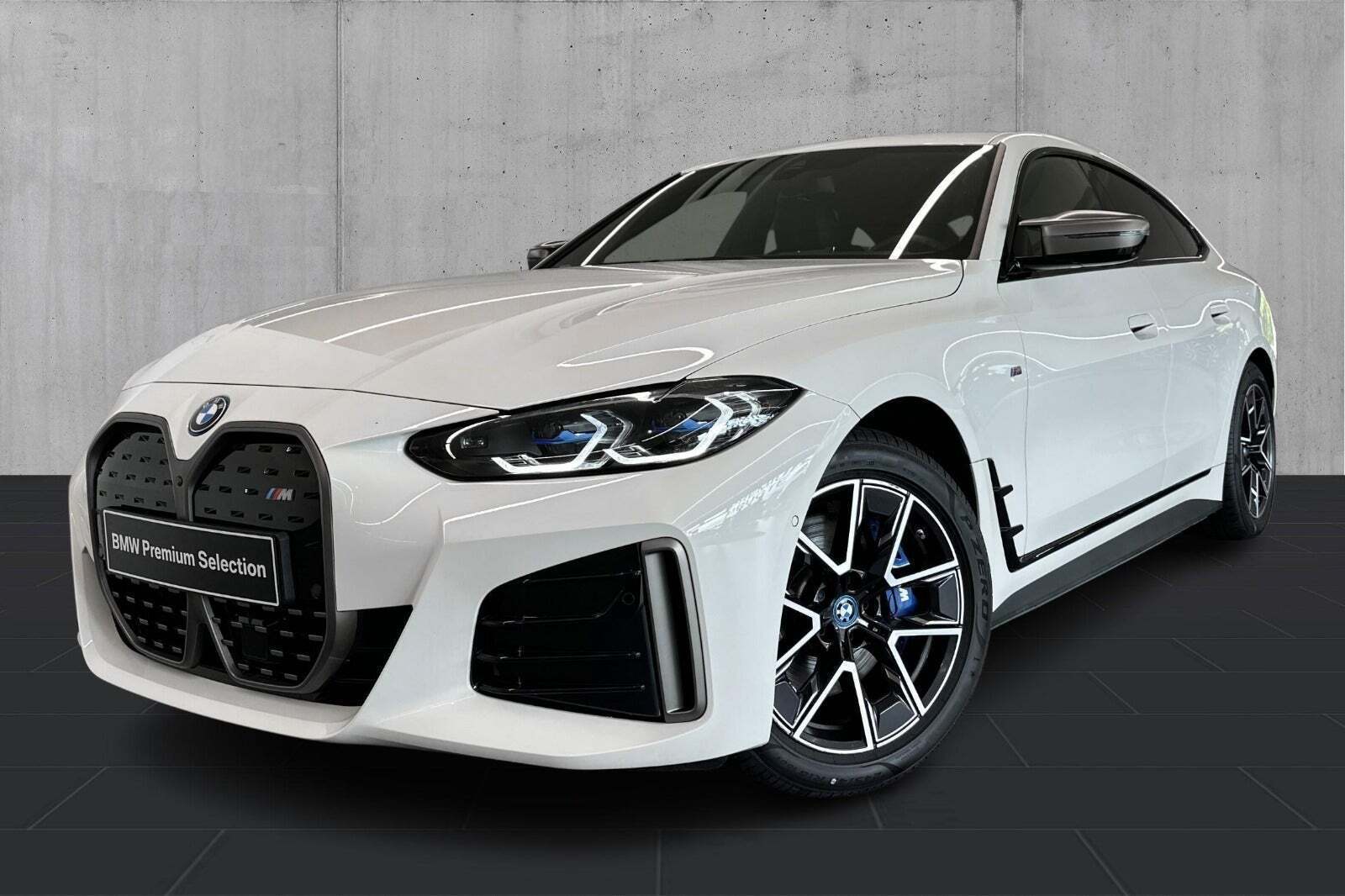 Hvid BMW i4 fra 2024 set udefra